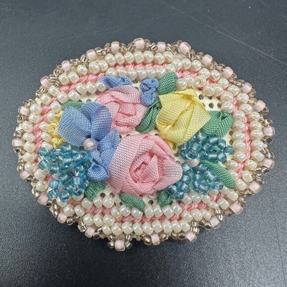 Vintage Brooch Pin Handmade Beaded Floral Ribbon Roses Pastel Oval Cottagecore - Picture 5 of 7